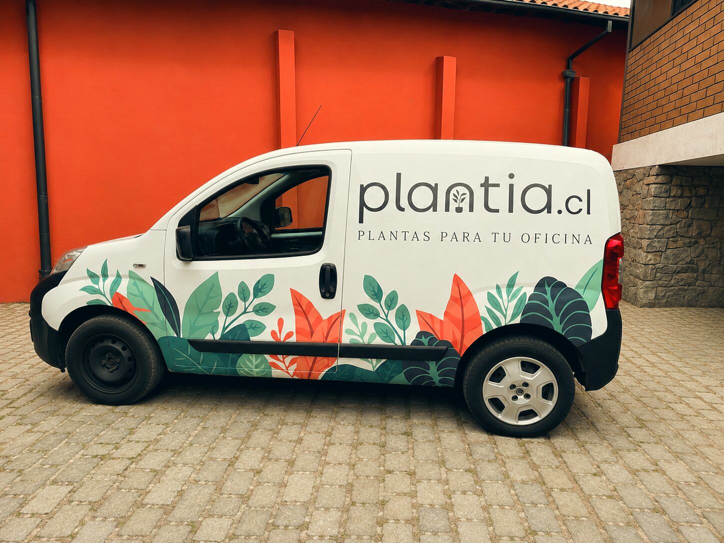 Van plantia.cl rotulada
