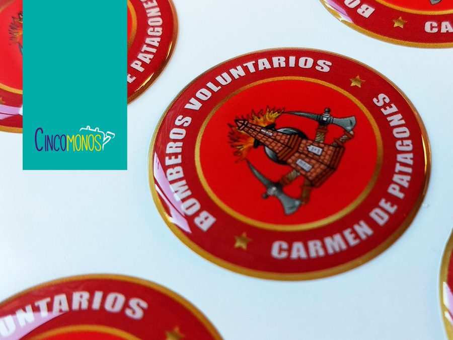 Adhesivo con dome de resina